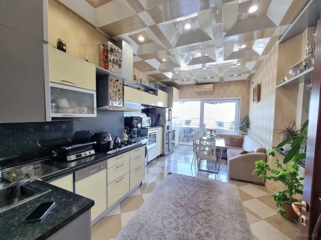 Satılır 4 otaqlı mənzil 170 m²