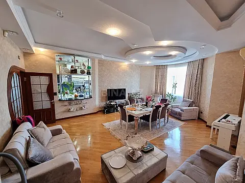 Satılır 4 otaqlı mənzil 170 m²
