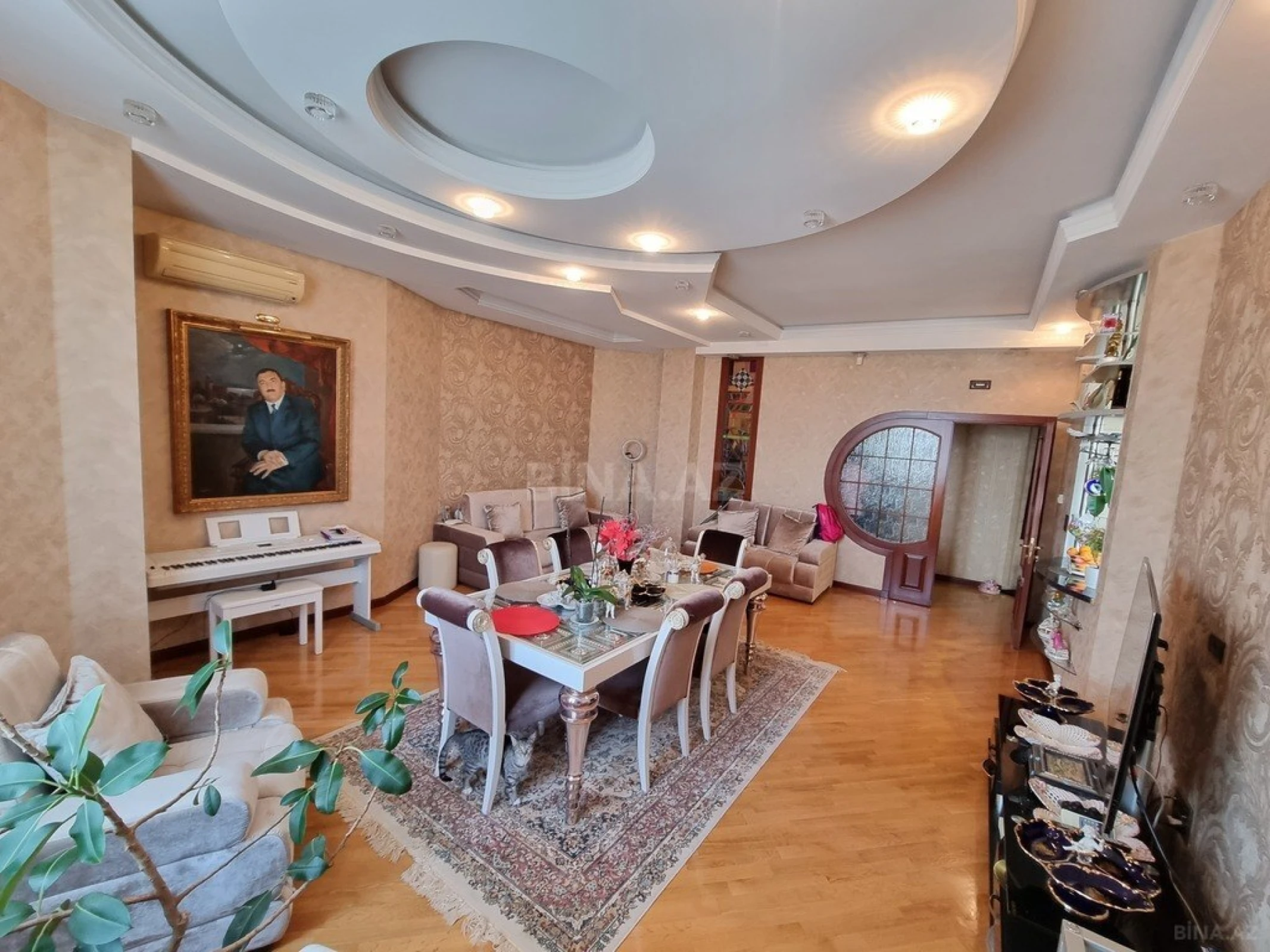 Satılır 4 otaqlı mənzil 170 m²