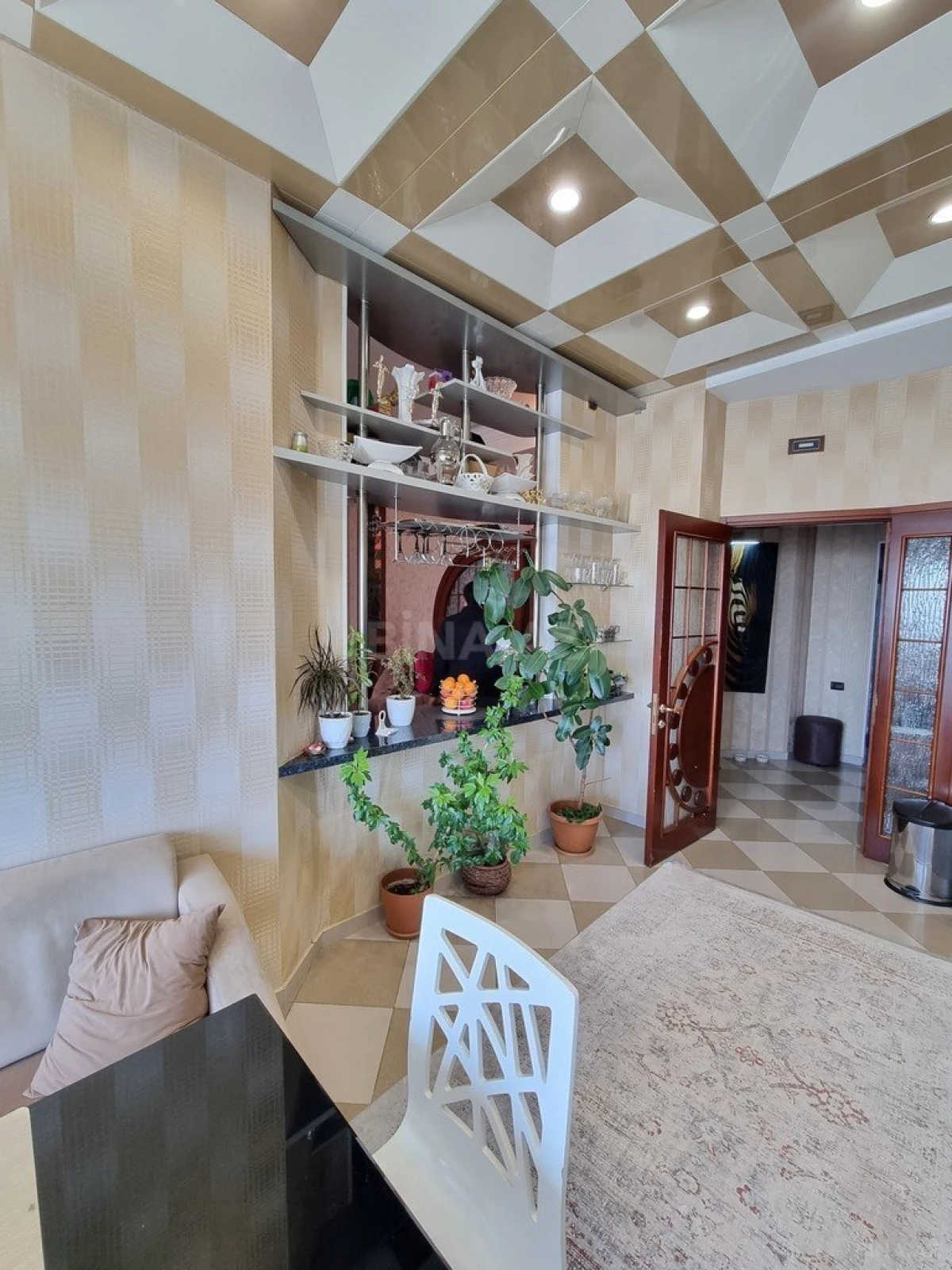 Satılır 4 otaqlı mənzil 170 m²