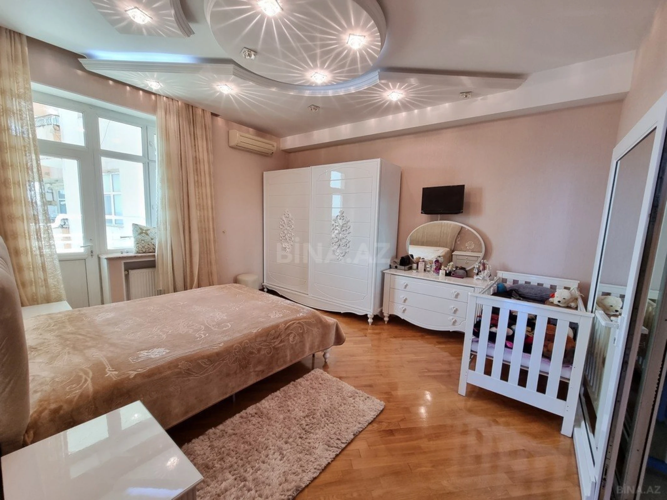 Satılır 4 otaqlı mənzil 170 m²