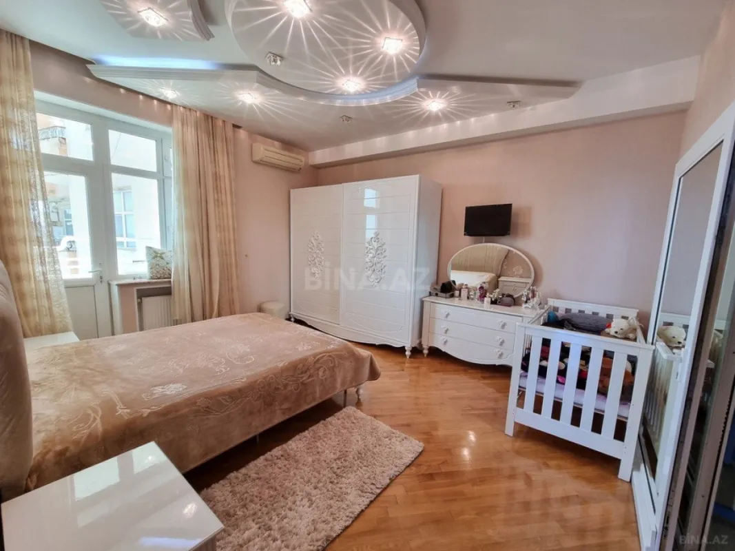 Satılır 4 otaqlı mənzil 170 m²
