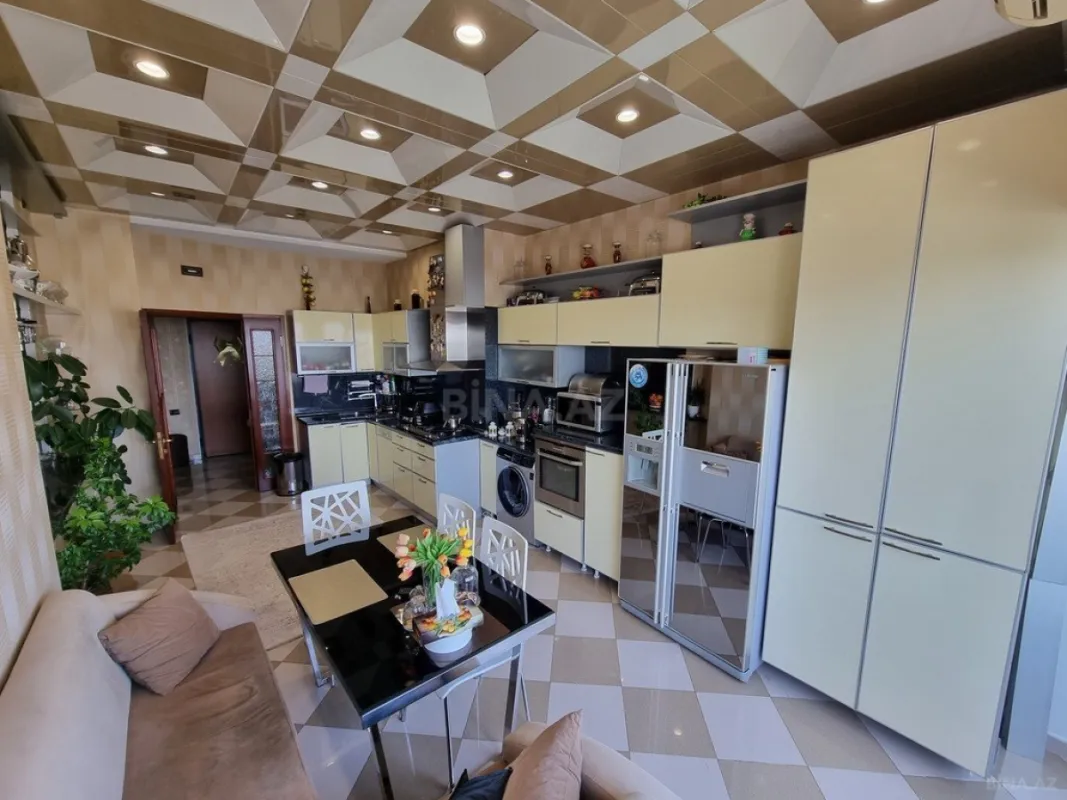 Satılır 4 otaqlı mənzil 170 m²