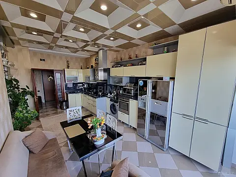 Satılır 4 otaqlı mənzil 170 m²