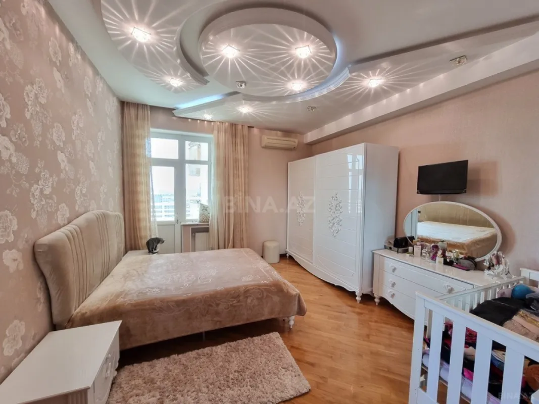 Satılır 4 otaqlı mənzil 170 m²