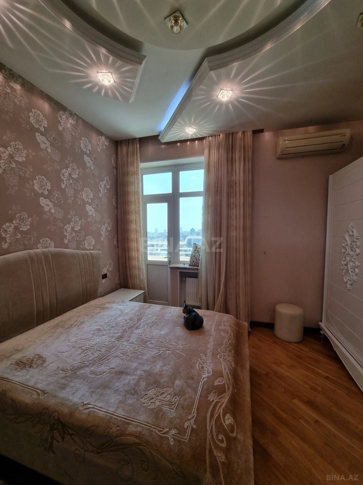 Satılır 4 otaqlı mənzil 170 m²