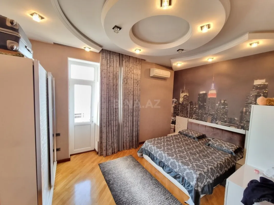 Satılır 4 otaqlı mənzil 170 m²