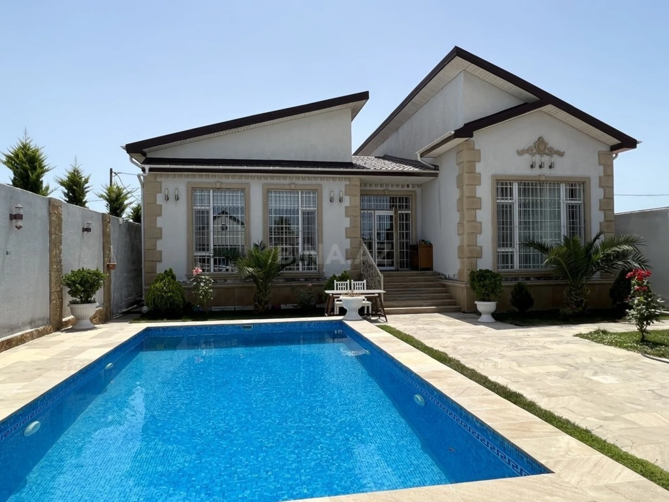 Kirayə verilir 4 otaqlı həyət evi 200 m²