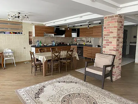 Kirayə verilir 6 otaqlı həyət evi 240 m²