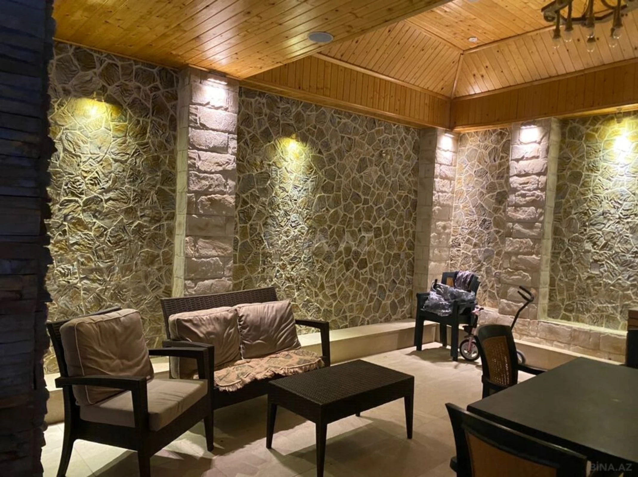 Kirayə verilir 6 otaqlı həyət evi 240 m²