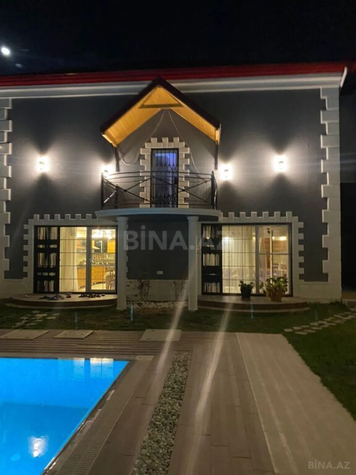 Kirayə verilir 6 otaqlı həyət evi 240 m²