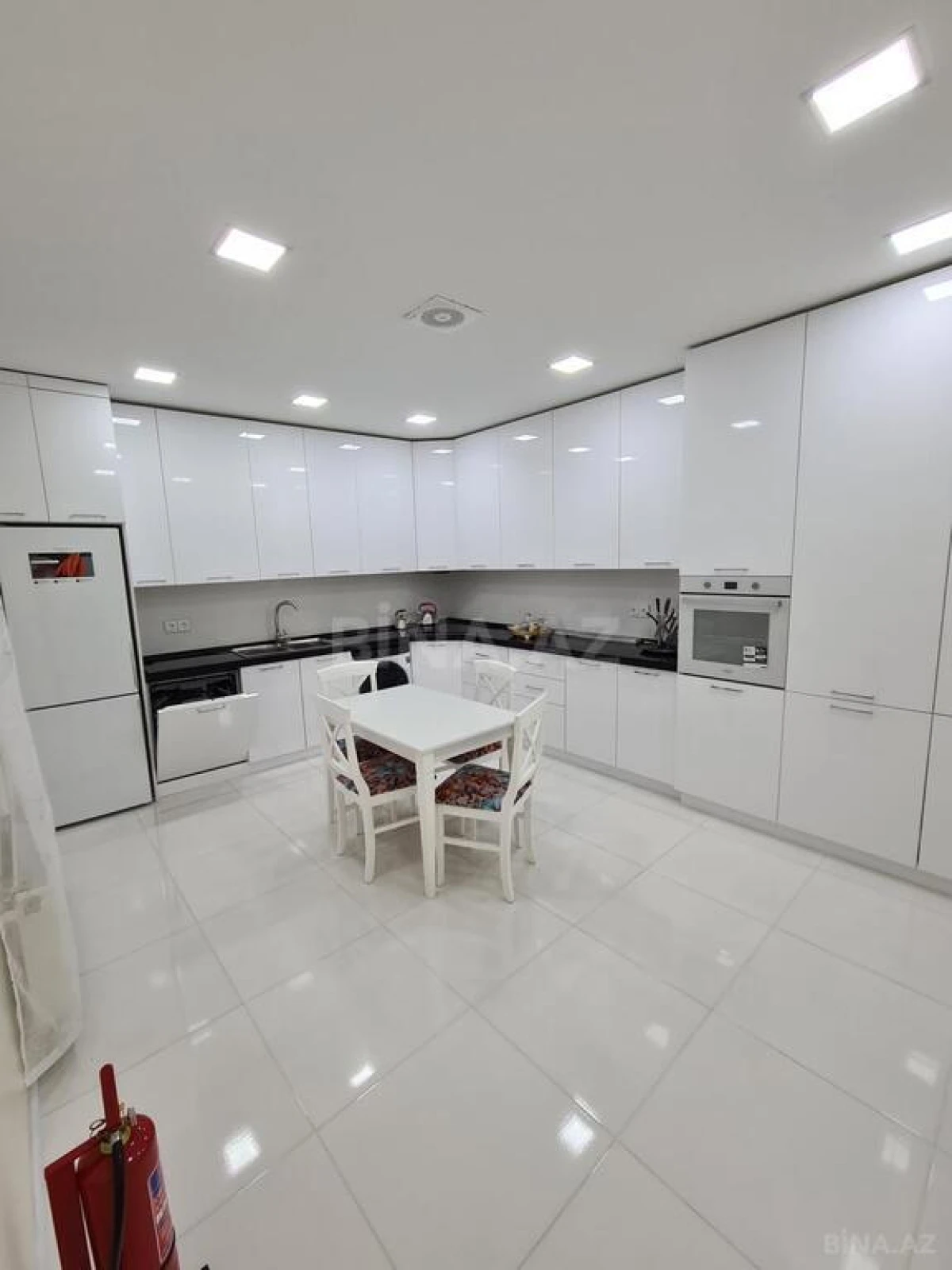 Kirayə verilir 5 otaqlı həyət evi 300 m²