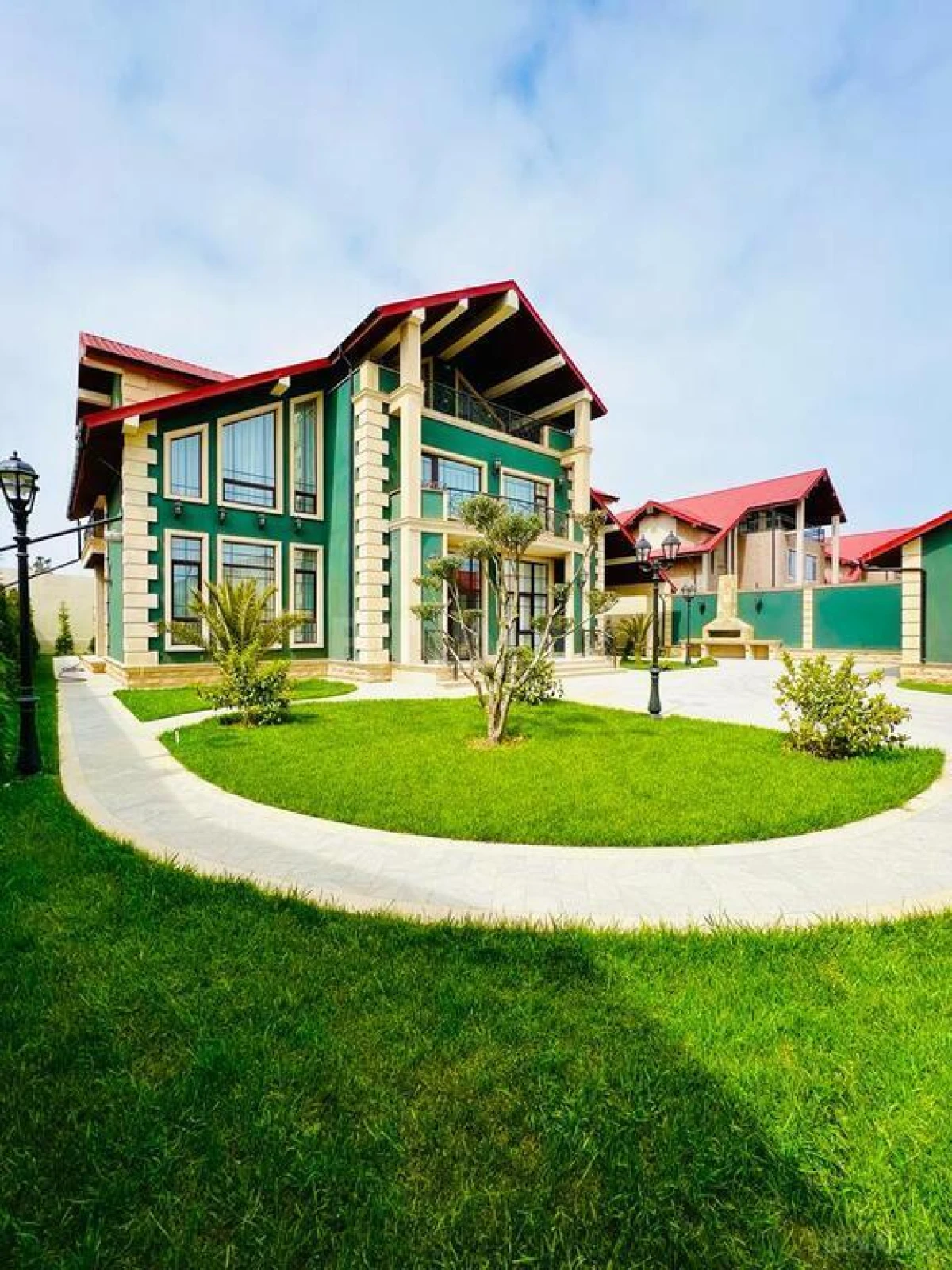 Satılır həyət evi 400 m²