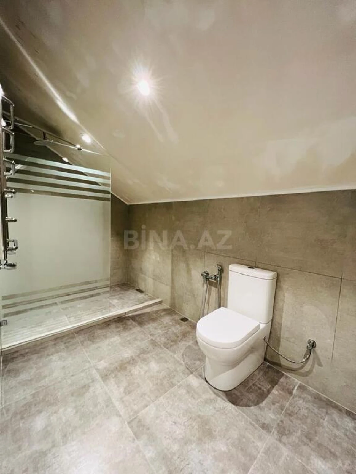 Satılır həyət evi 400 m²