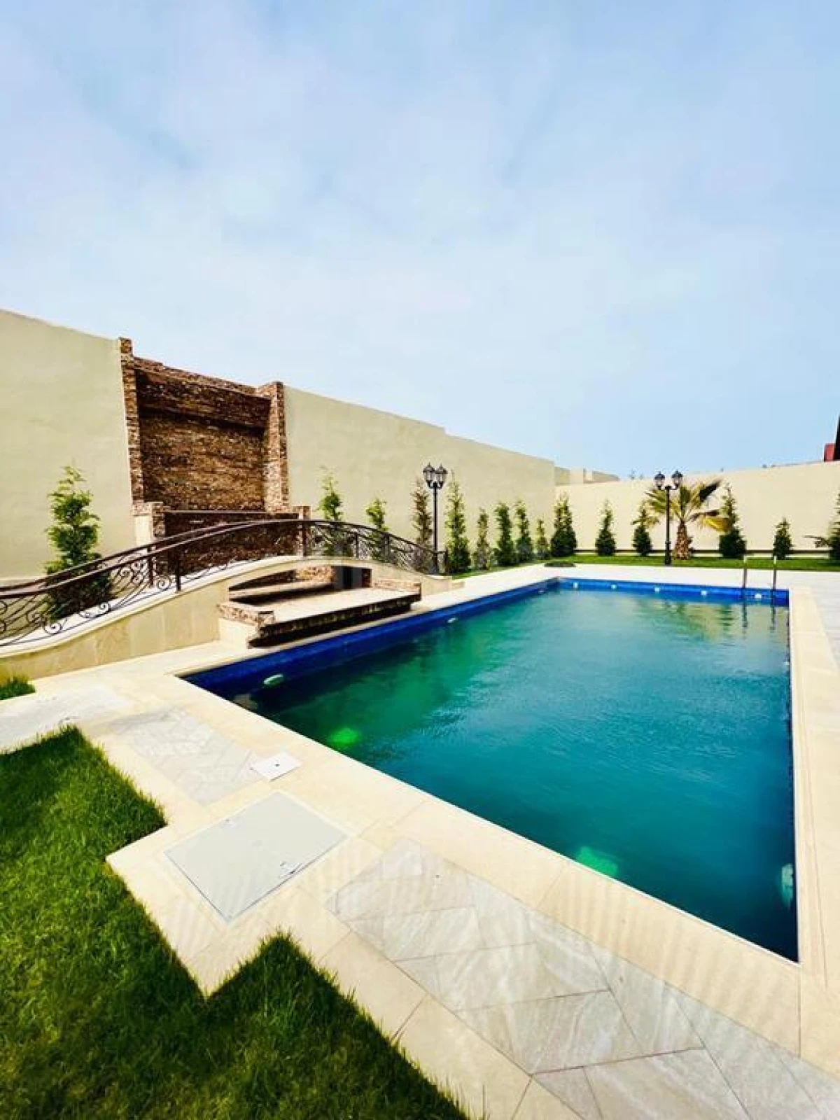 Satılır həyət evi 400 m²