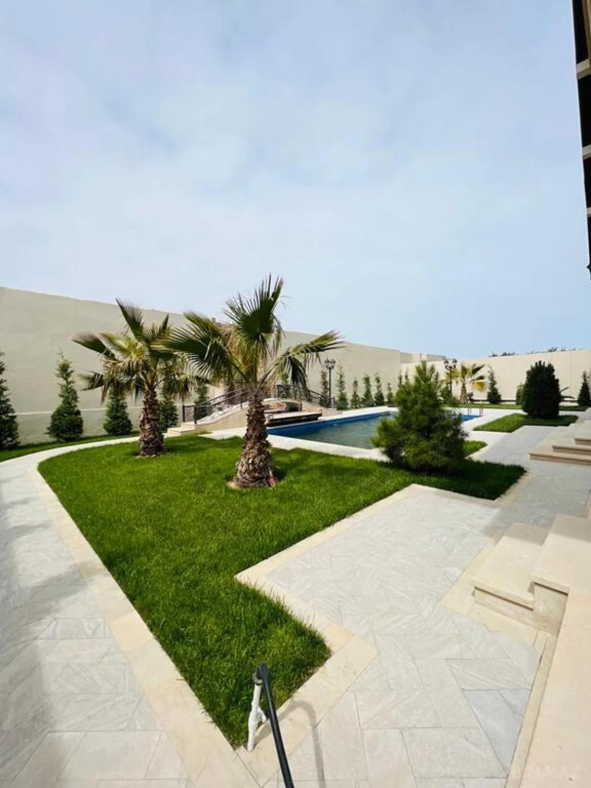 Satılır həyət evi 400 m²