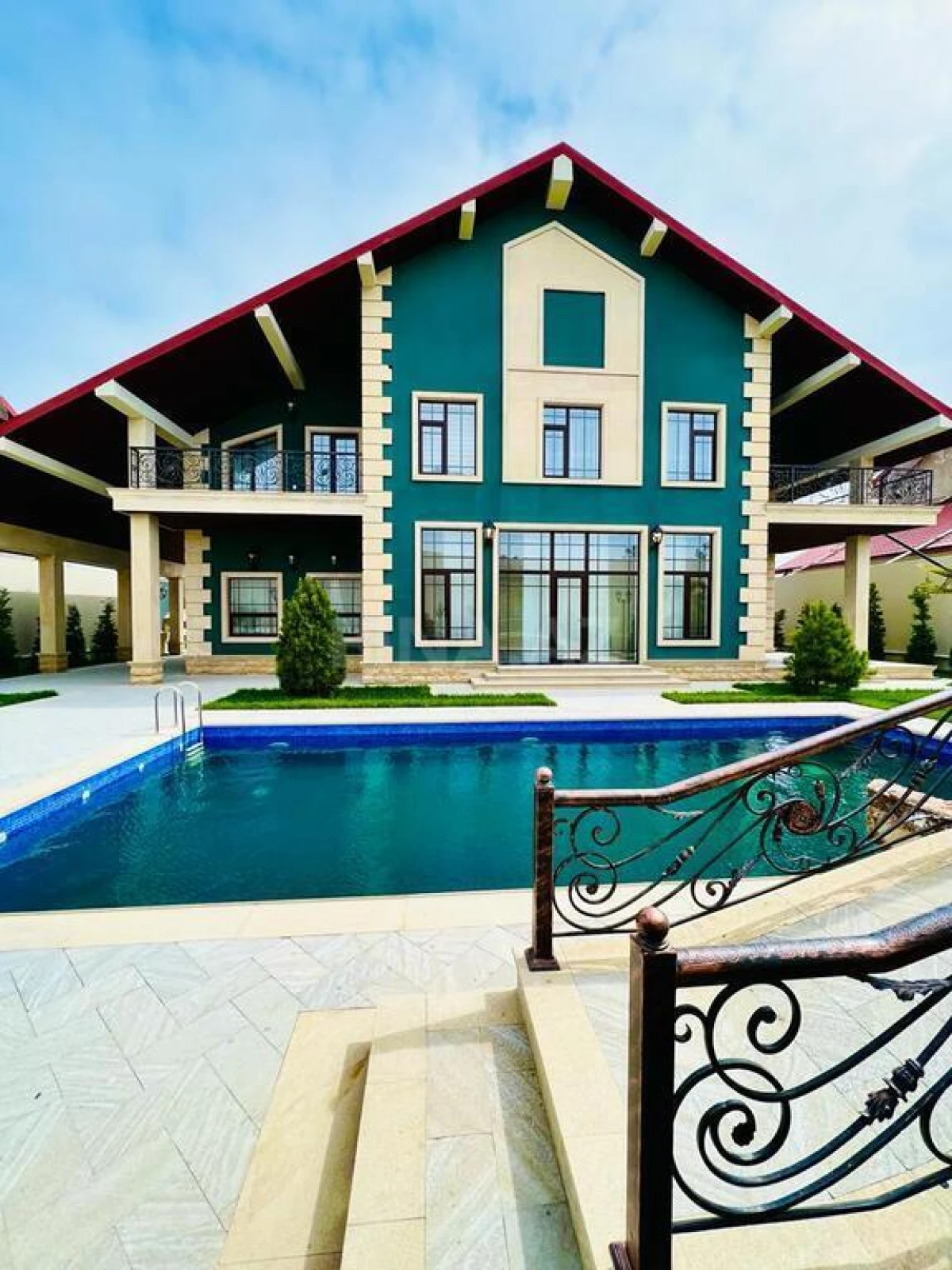 Satılır həyət evi 400 m²