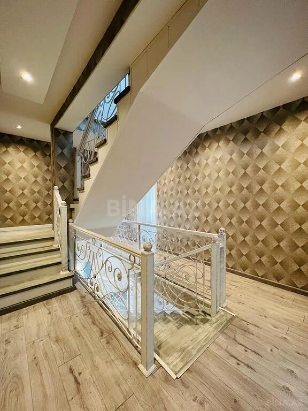 Satılır həyət evi 400 m²