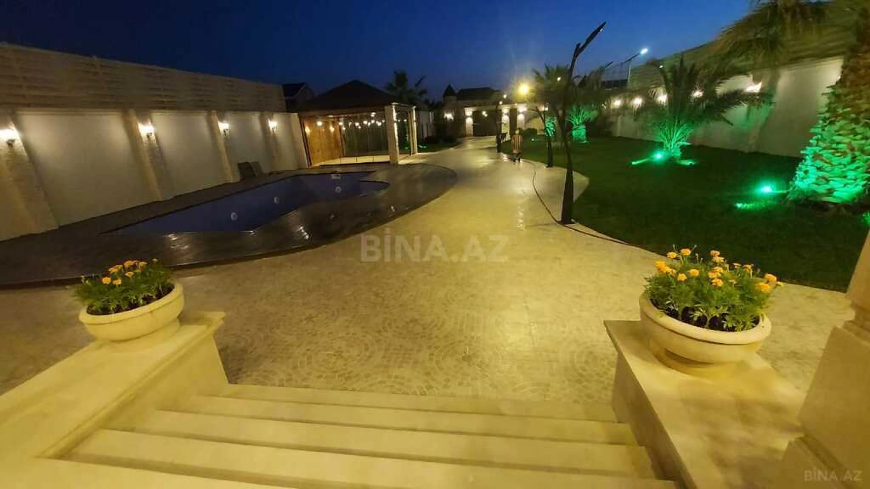 Satılır 6 otaqlı həyət evi 500 m²