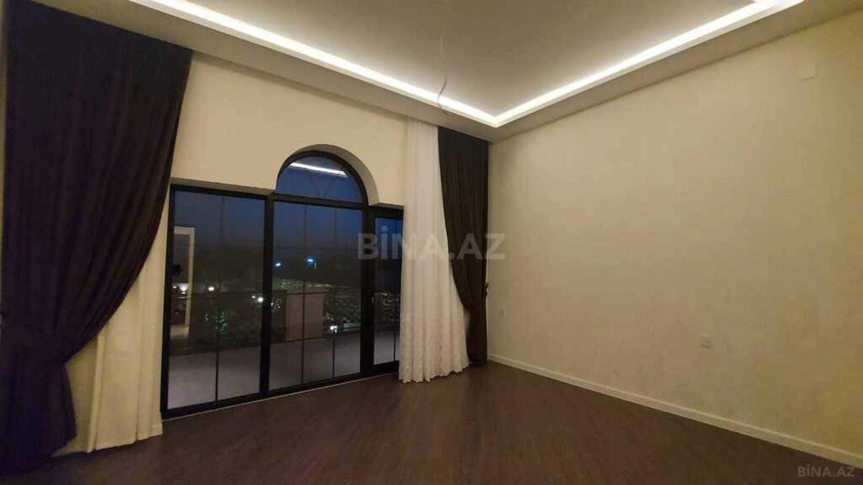 Satılır 6 otaqlı həyət evi 500 m²