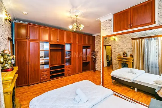 Kirayə verilir 4 otaqlı mənzil 140 m²