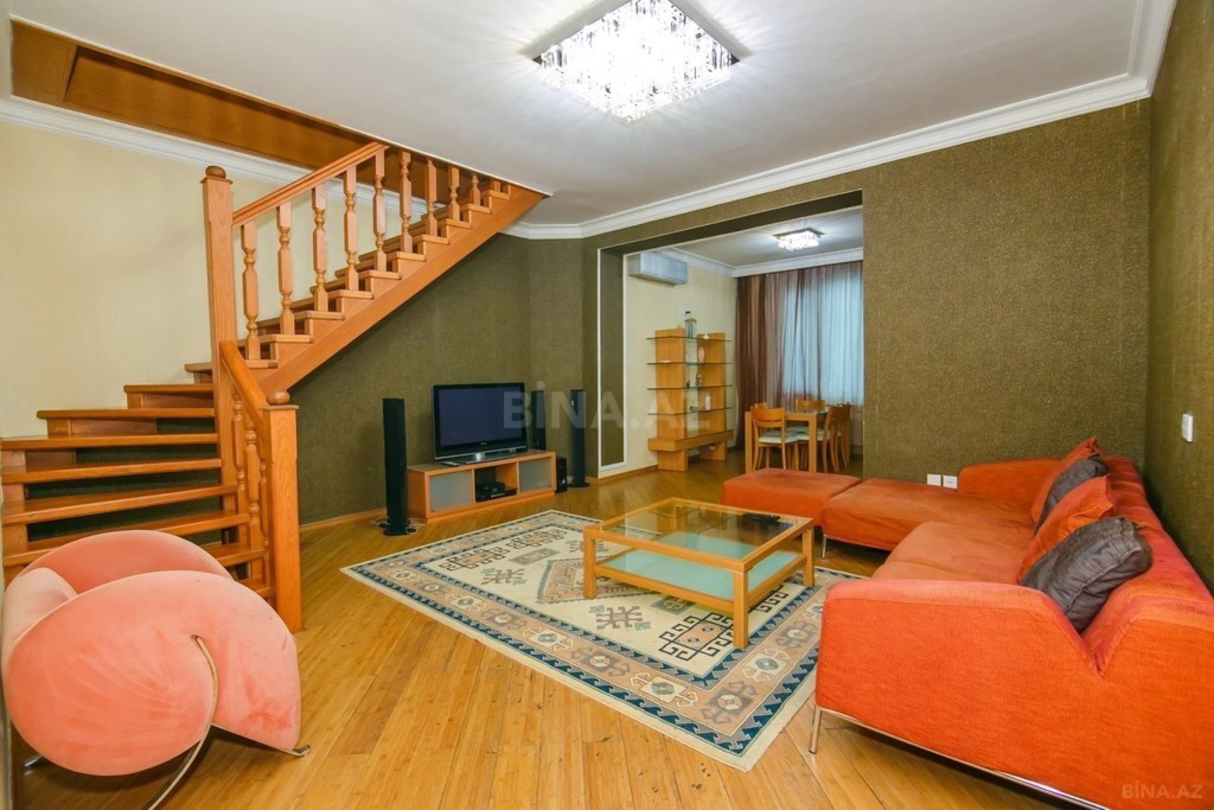 Kirayə verilir 4 otaqlı mənzil 140 m²