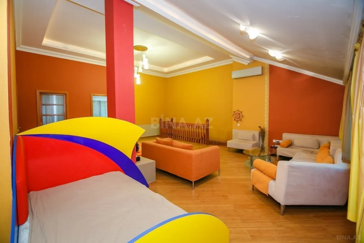 Kirayə verilir 4 otaqlı mənzil 140 m²