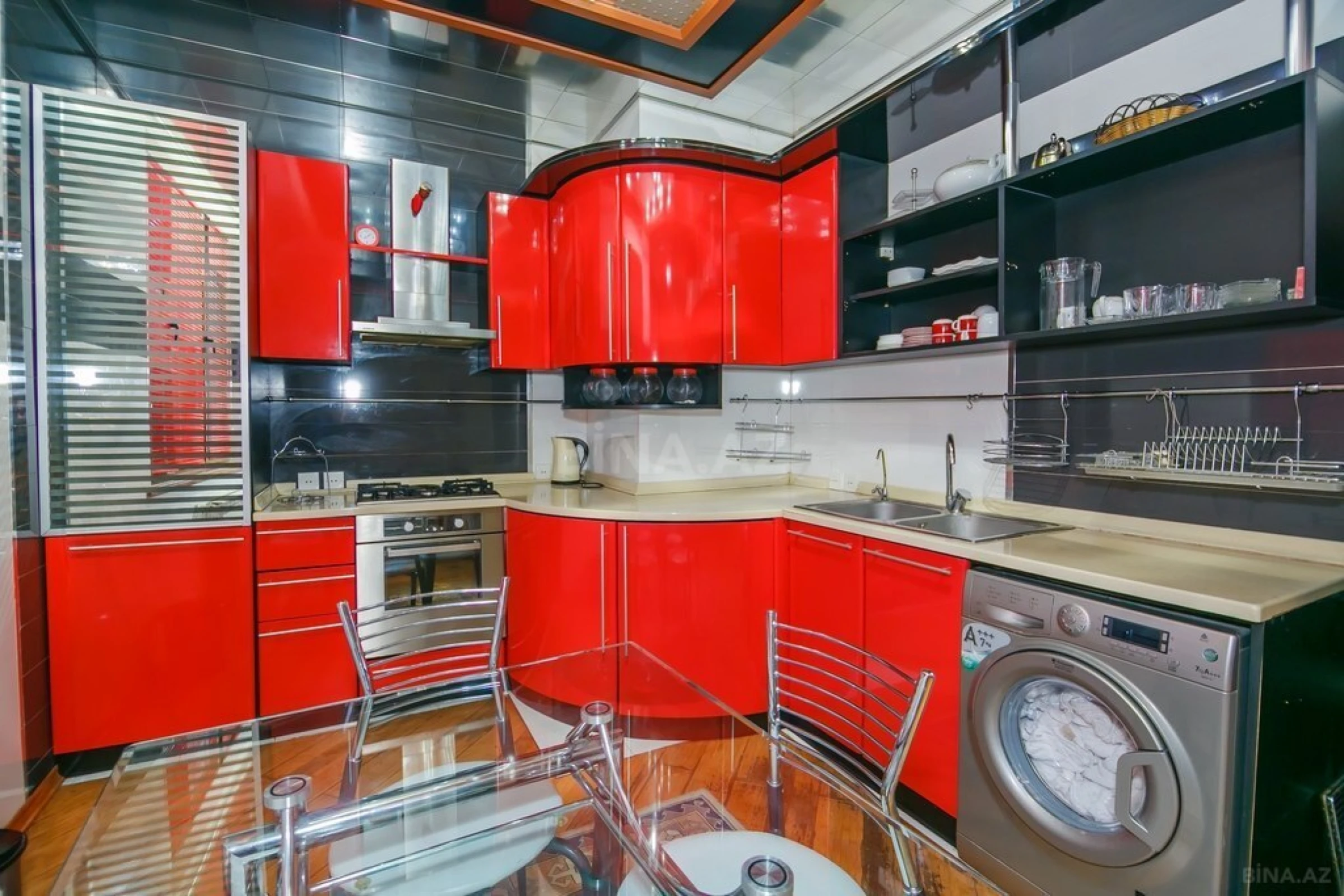 Kirayə verilir 4 otaqlı mənzil 140 m²