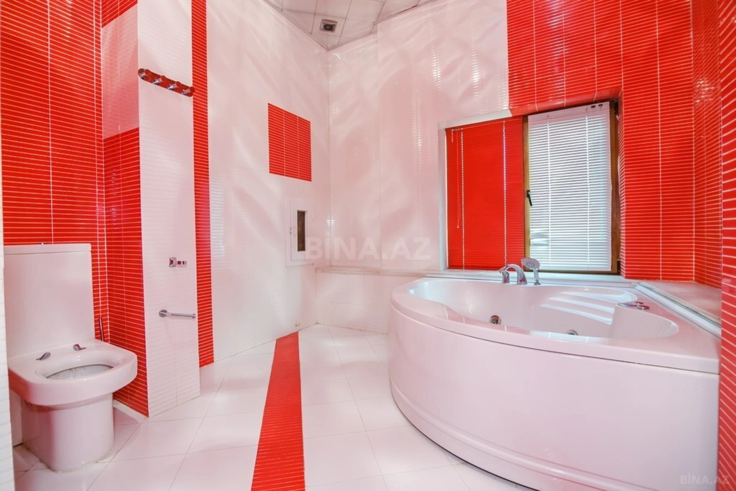 Kirayə verilir 4 otaqlı mənzil 140 m²