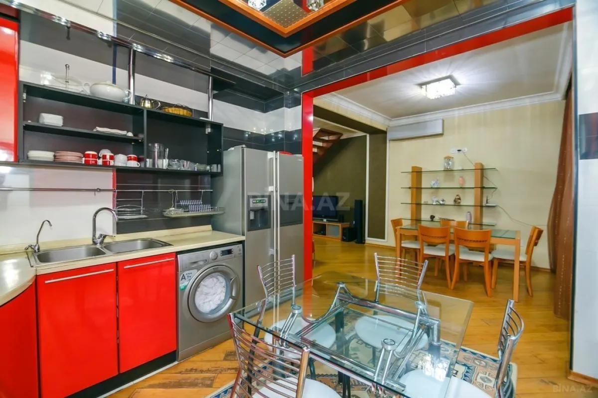 Kirayə verilir 4 otaqlı mənzil 140 m²