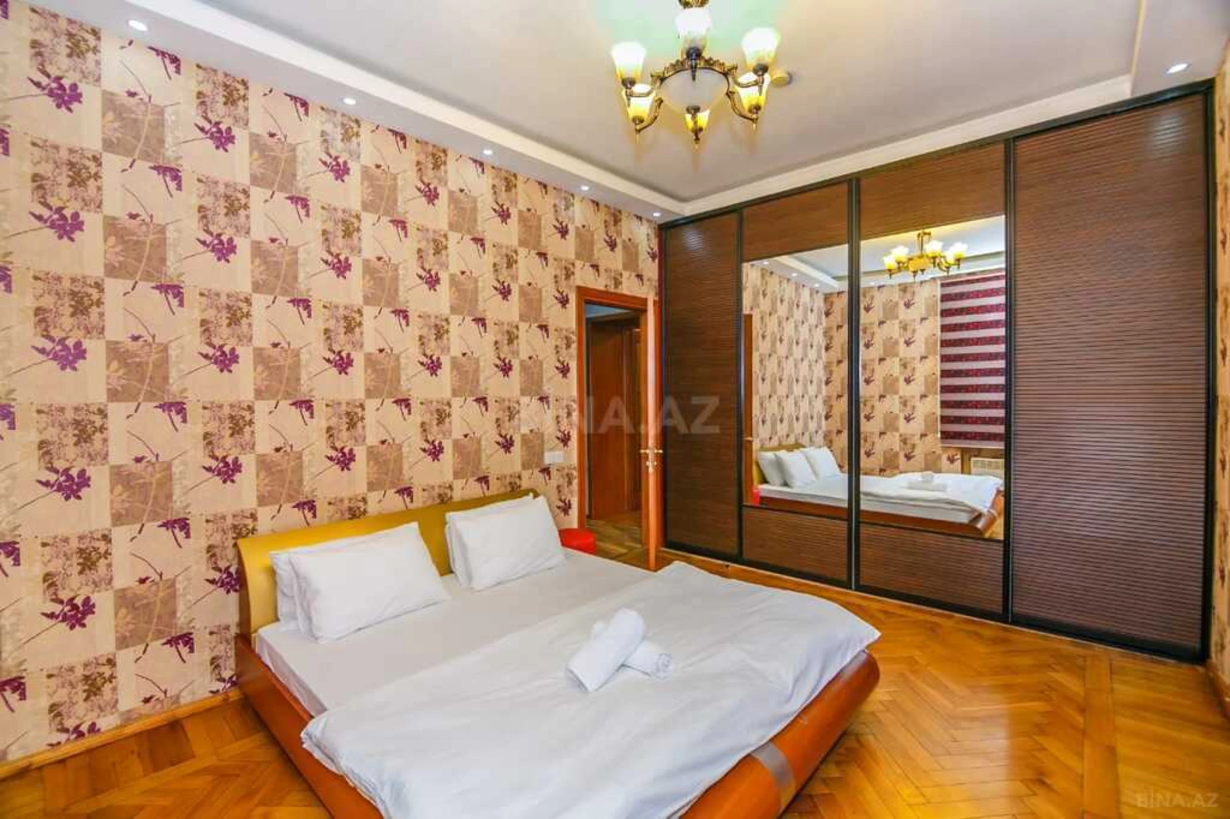 Kirayə verilir 4 otaqlı mənzil 140 m²