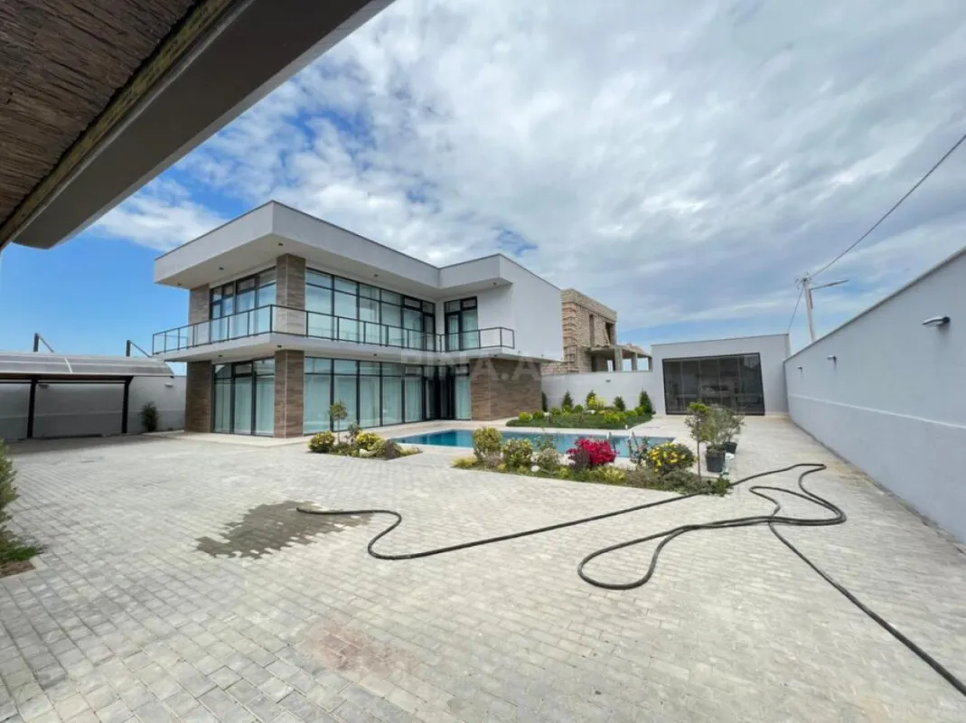 Satılır həyət evi 300 m²