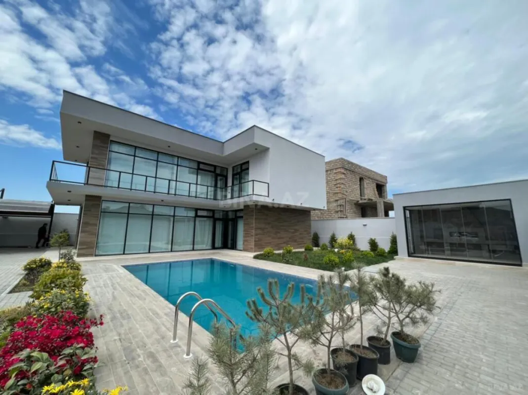 Satılır həyət evi 300 m²