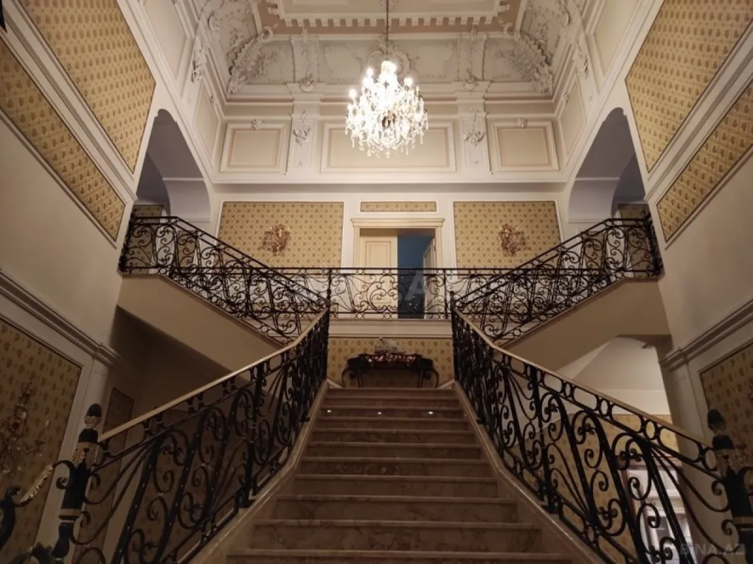 Satılır 10 otaqlı həyət evi 1000 m²