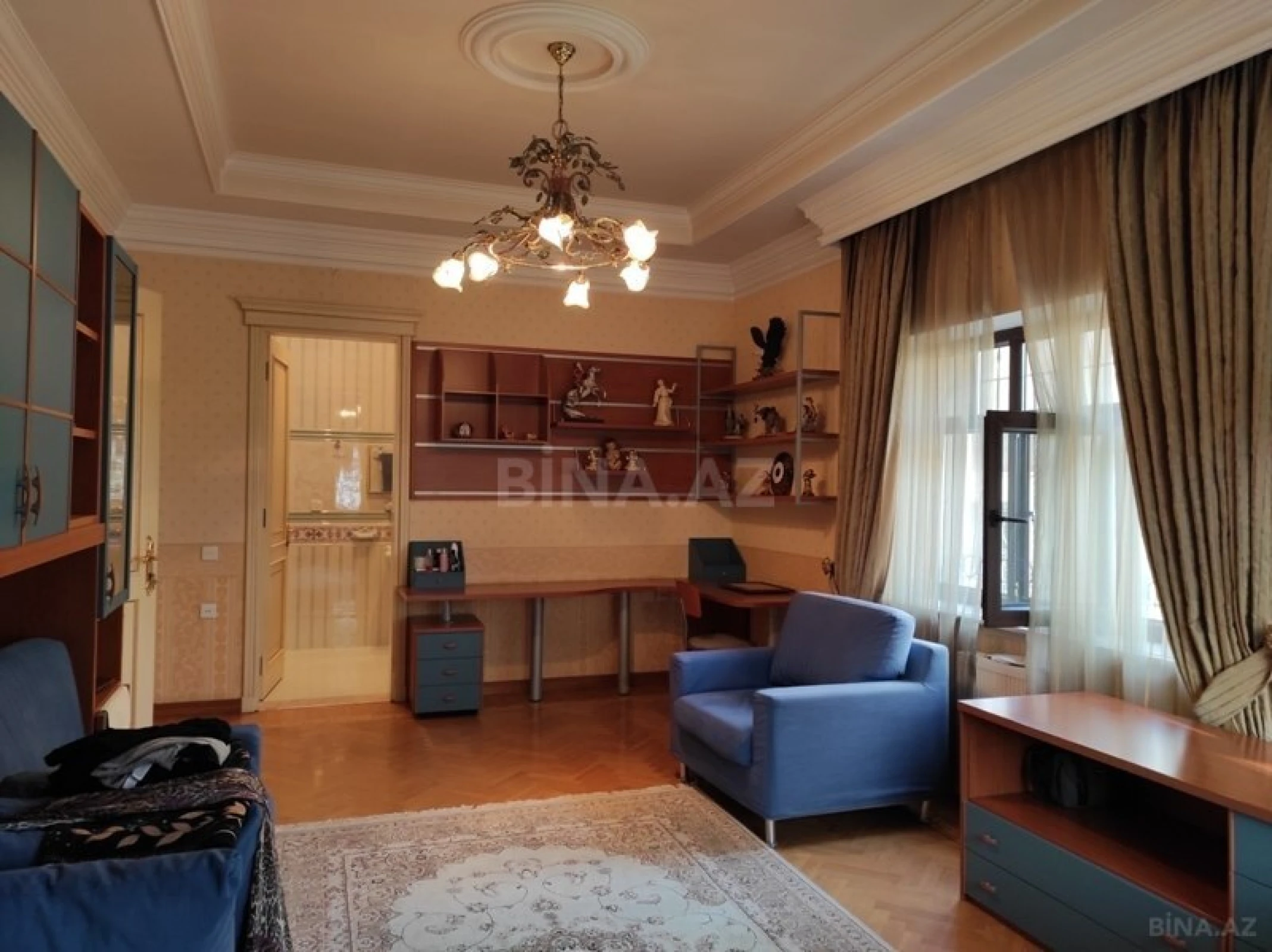Satılır 10 otaqlı həyət evi 1000 m²