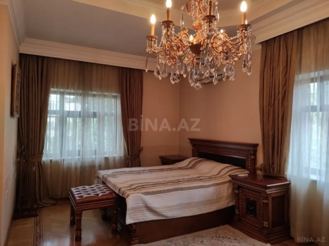 Satılır 10 otaqlı həyət evi 1000 m²