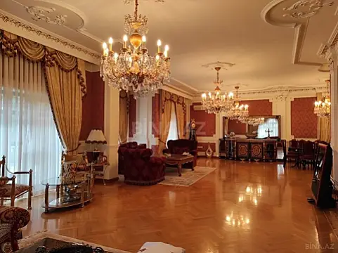 Satılır 10 otaqlı həyət evi 1000 m²