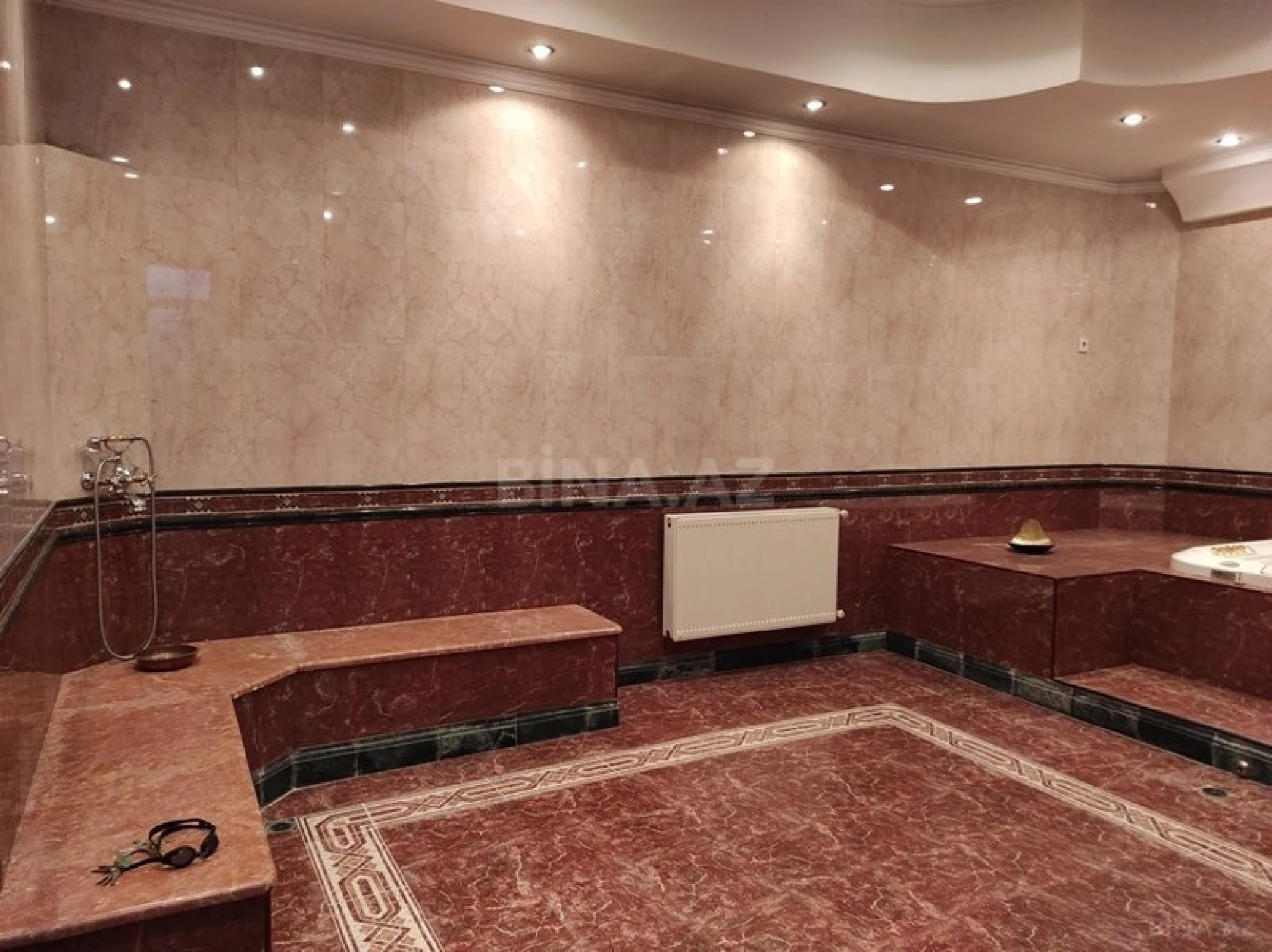 Satılır 10 otaqlı həyət evi 1000 m²