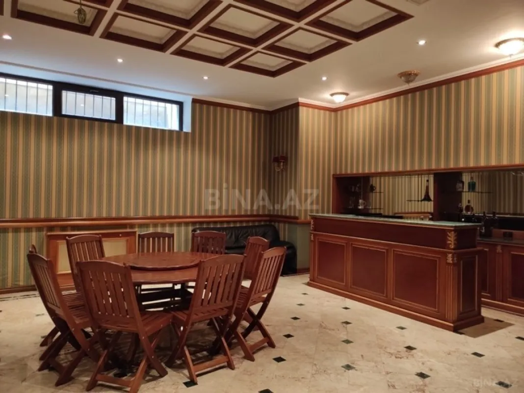 Satılır 10 otaqlı həyət evi 1000 m²