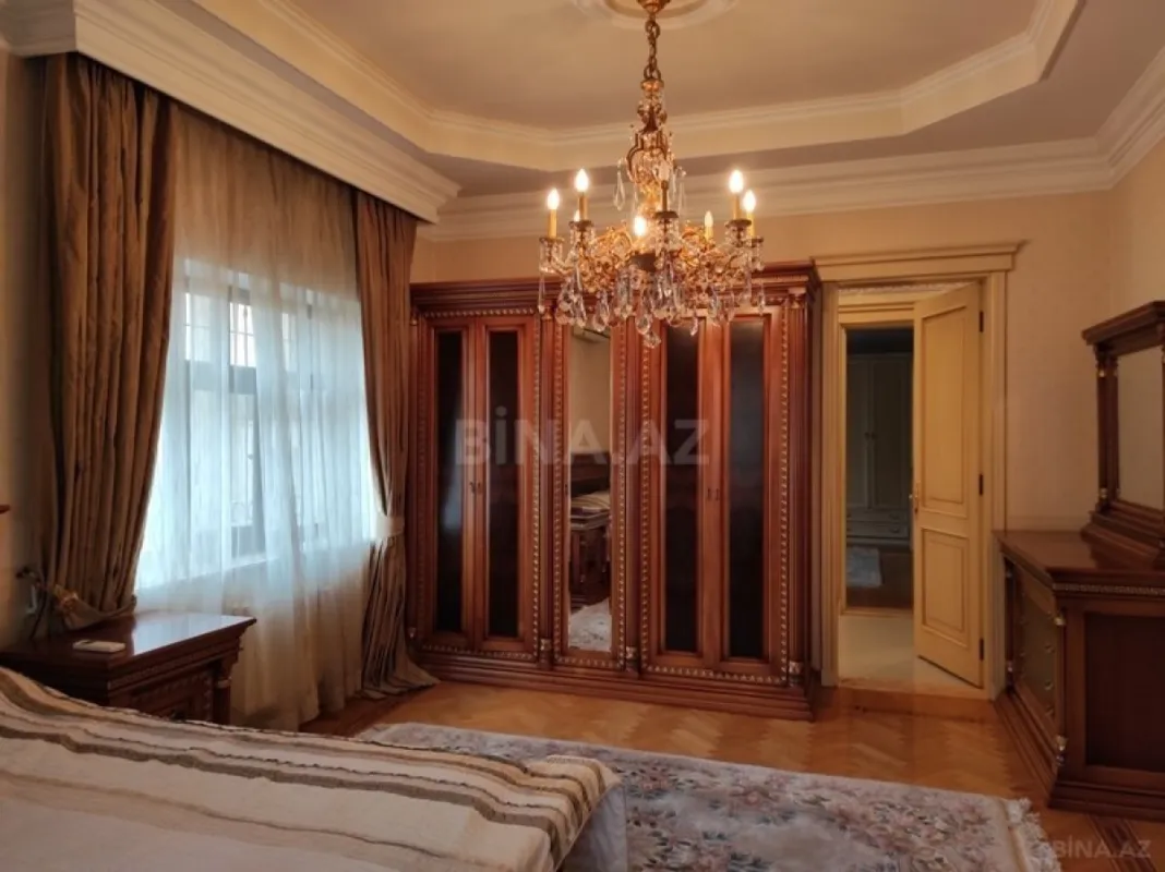 Satılır 10 otaqlı həyət evi 1000 m²