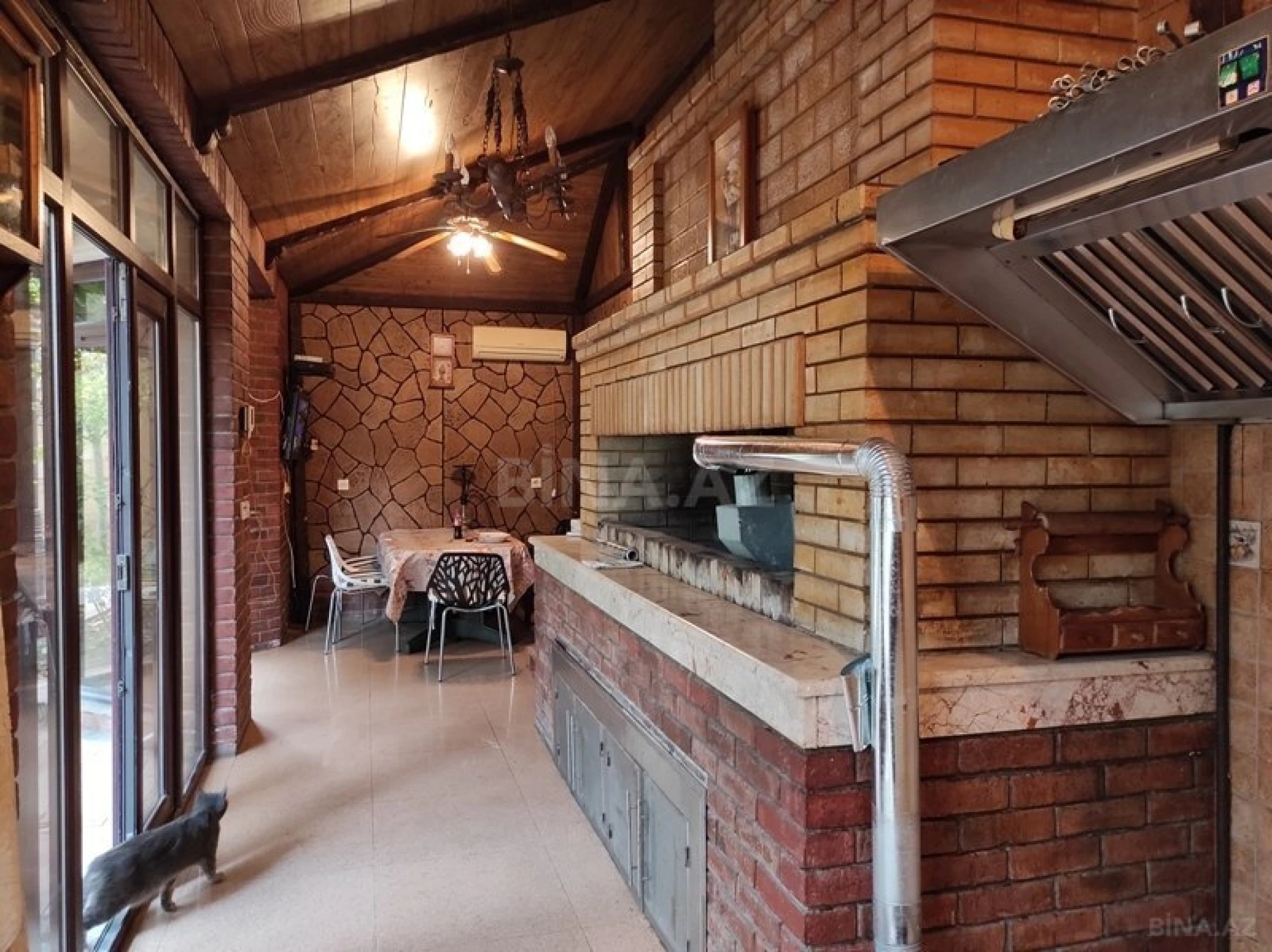 Satılır 10 otaqlı həyət evi 1000 m²