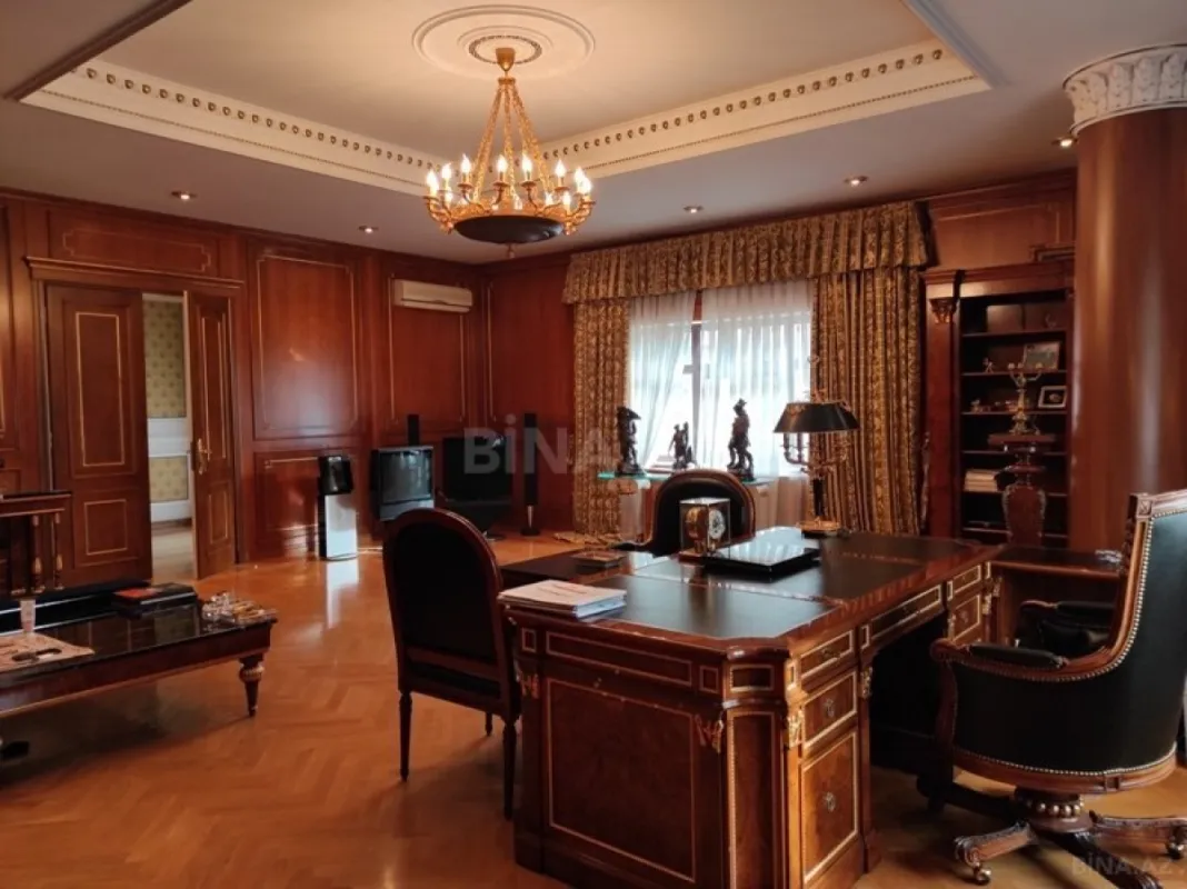 Satılır 10 otaqlı həyət evi 1000 m²