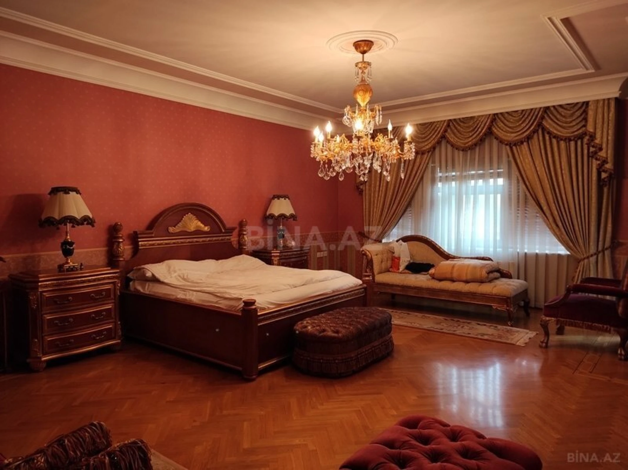 Satılır 10 otaqlı həyət evi 1000 m²