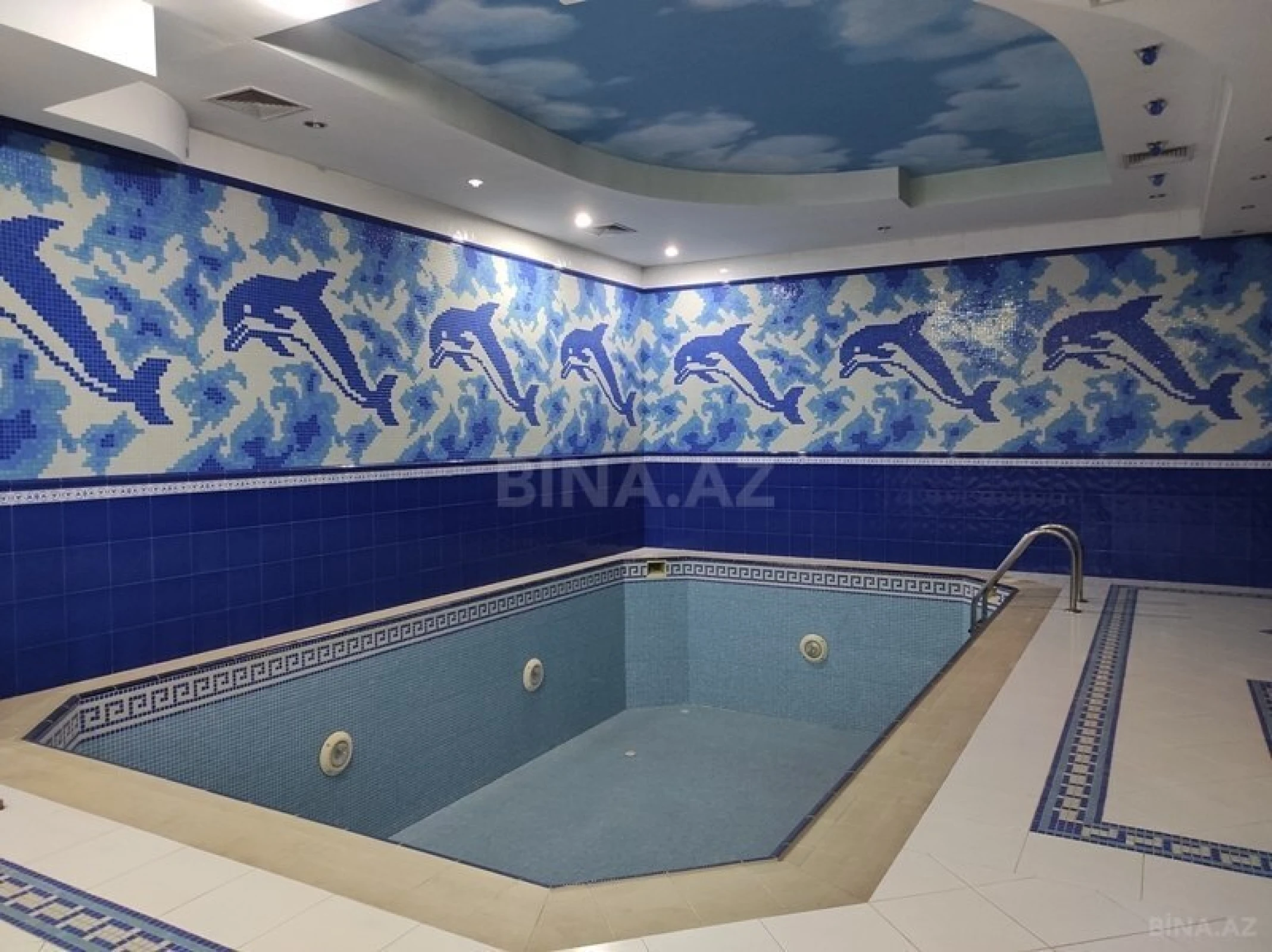 Satılır 10 otaqlı həyət evi 1000 m²