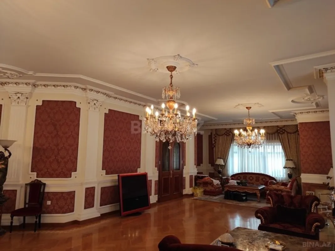 Satılır 10 otaqlı həyət evi 1000 m²