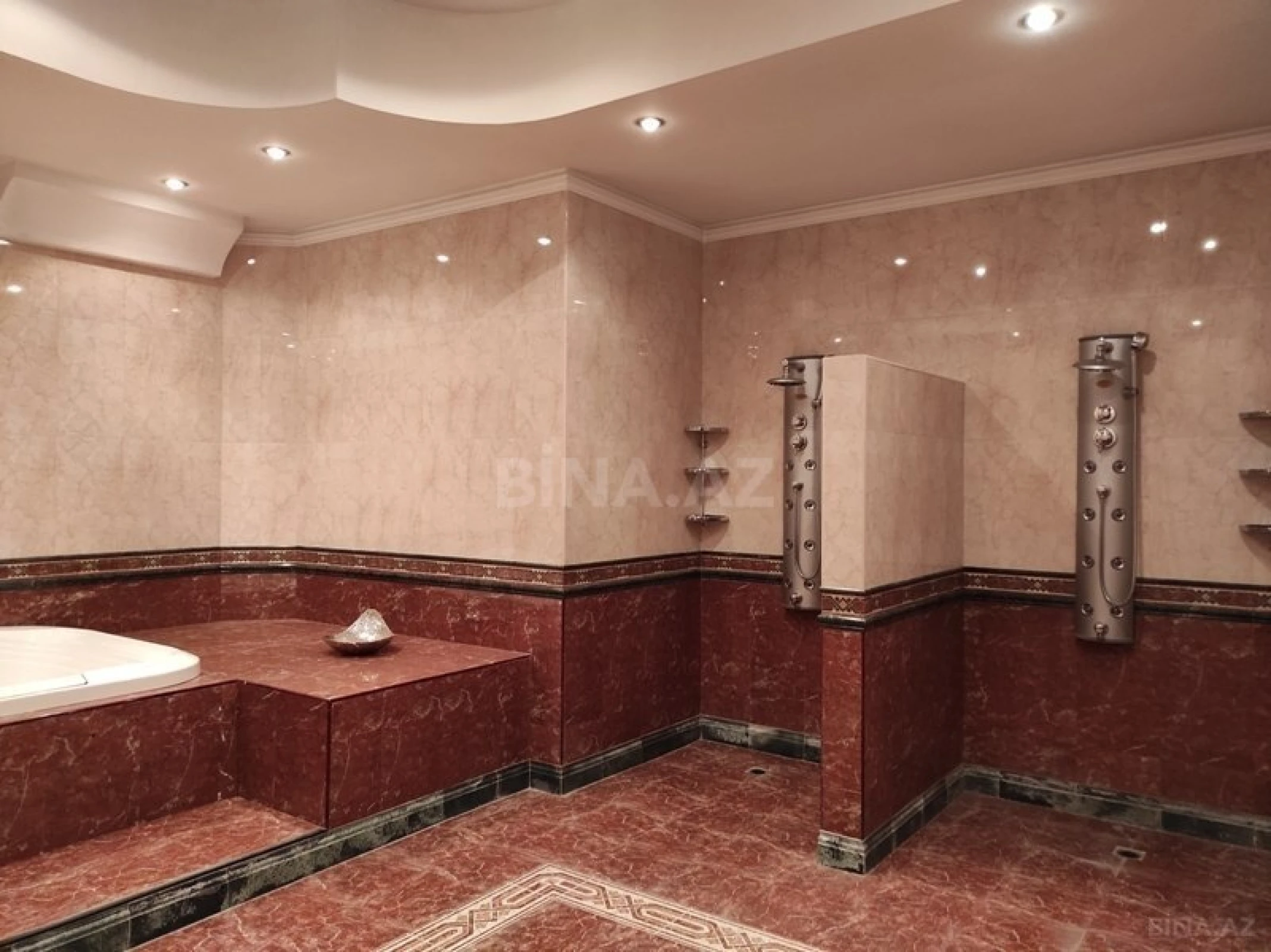 Satılır 10 otaqlı həyət evi 1000 m²