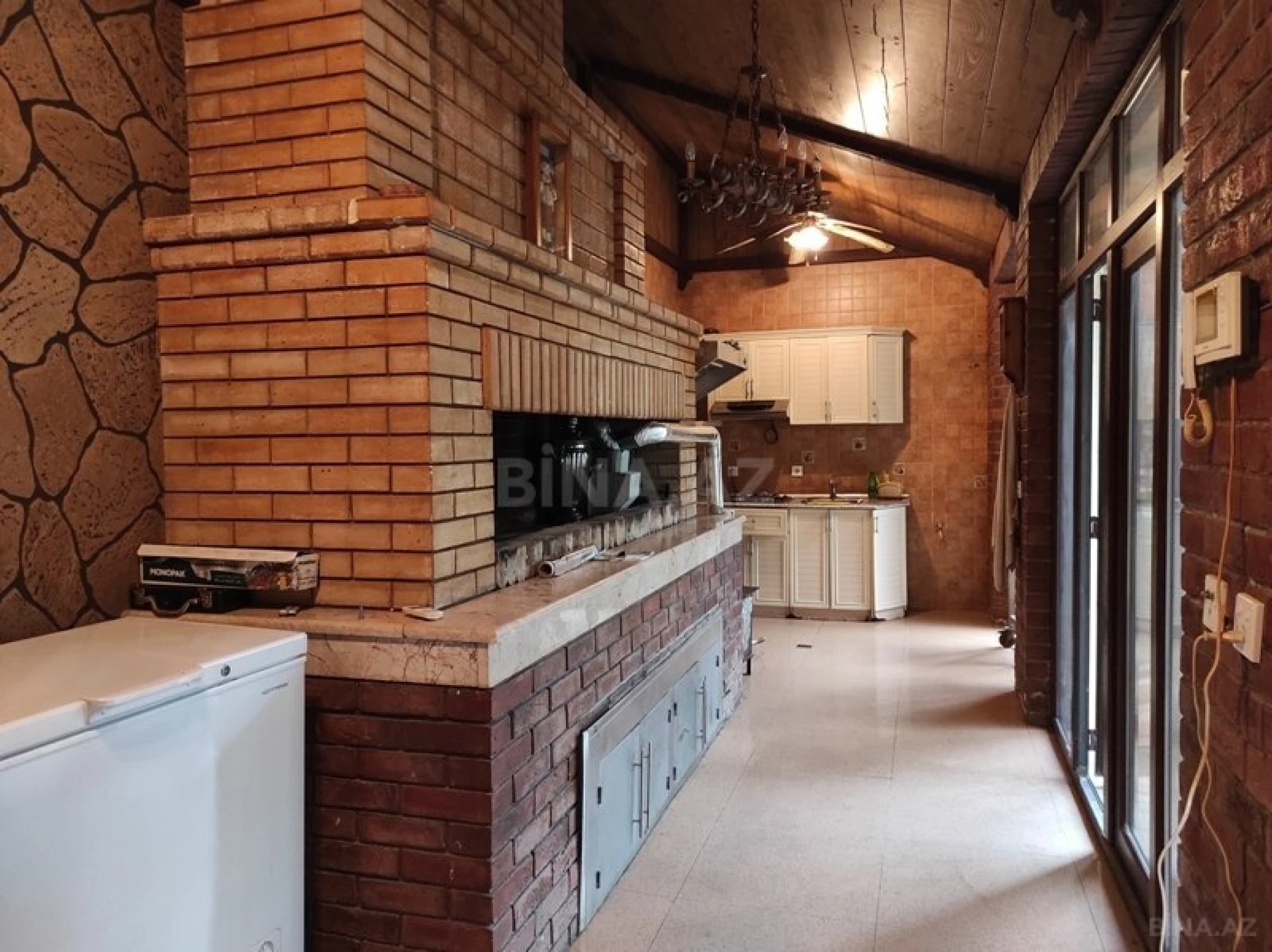 Satılır 10 otaqlı həyət evi 1000 m²