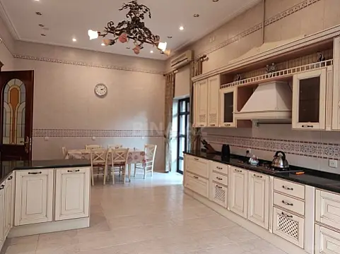 Satılır 10 otaqlı həyət evi 1000 m²