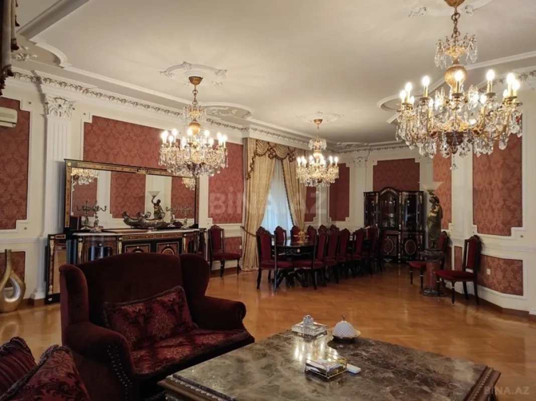 Satılır 10 otaqlı həyət evi 1000 m²