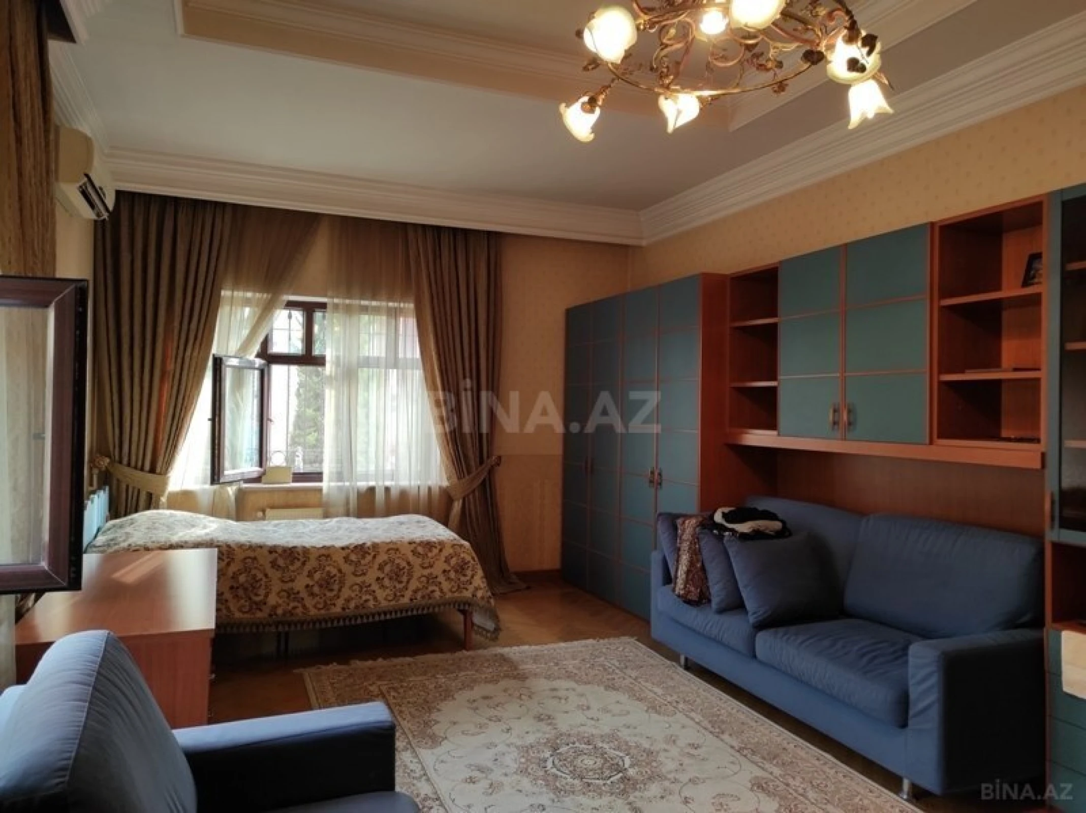 Satılır 10 otaqlı həyət evi 1000 m²